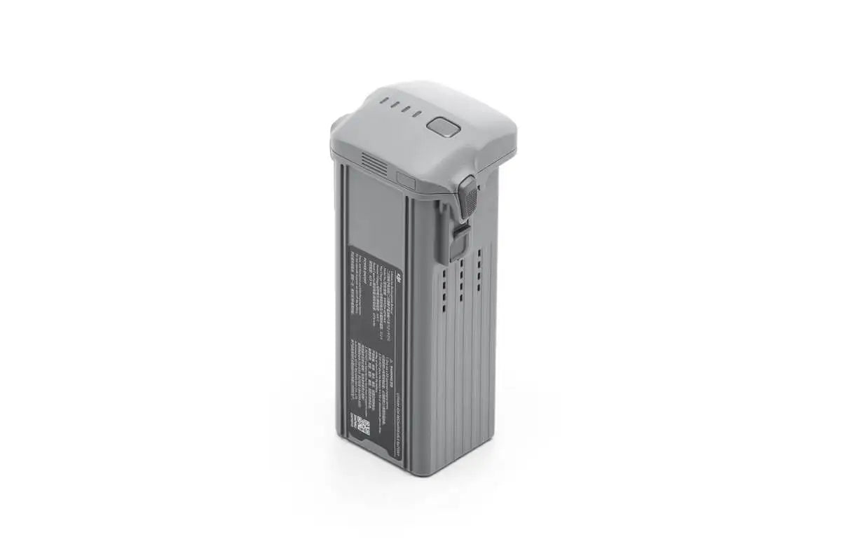 Batería de vuelo inteligente DJI Air 3S con capacidad de 4276 mAh proporciona 45 minutos de autonomía de vuelo.