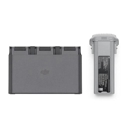 Batería de vuelo inteligente DJI Air 3S con capacidad de 4276 mAh proporciona 45 minutos de autonomía de vuelo.