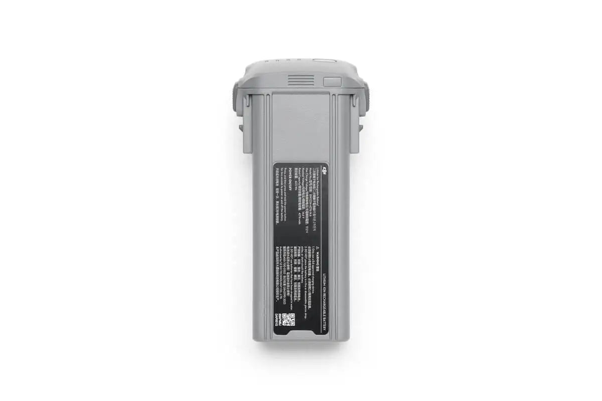 Batería de vuelo inteligente DJI Air 3S con capacidad de 4276 mAh proporciona 45 minutos de autonomía de vuelo.